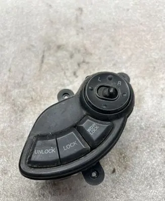 Hyundai Santa Fe Wing mirror switch 9353026000