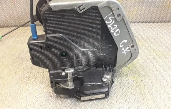 Lexus IS 220D-250-350 Rear door lock 6906053040