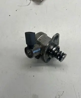 BMW 7 F01 F02 F03 F04 Fuel injection high pressure pump 7547603 1000500302 0261520048