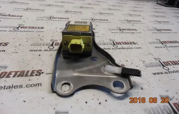 Toyota Avensis Verso Airbag deployment crash/impact sensor 8983044010