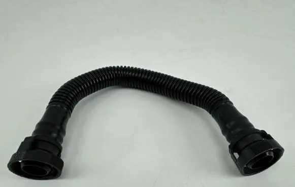 Volkswagen Golf VI Breather hose/pipe 06F103221E