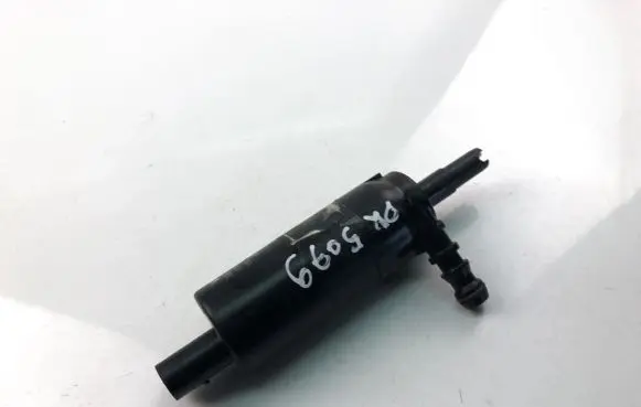 Volkswagen PASSAT B6 Windscreen/windshield washer pump 3B7955681