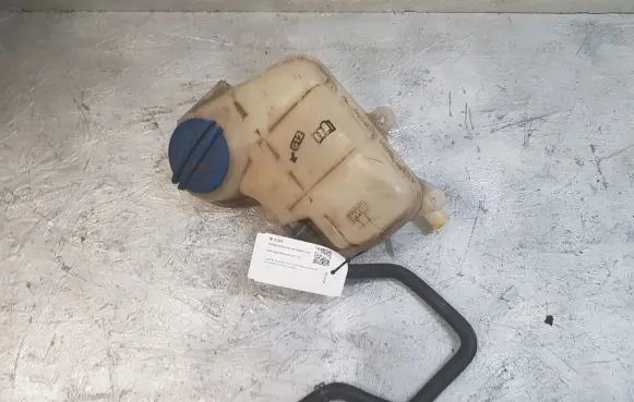 Volkswagen PASSAT B5.5 Engine coolant pipe/hose