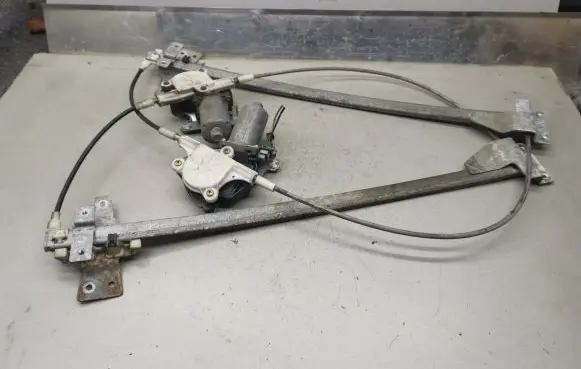 Mercedes-Benz Vito Viano W638 Front door window regulator with motor 0130821666 0130821667