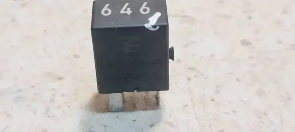 Volkswagen Golf Plus Other relay 4H0951253C V23374A1001X010