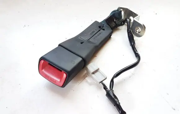 Lexus CT 200H Rear seatbelt buckle 07605 155882