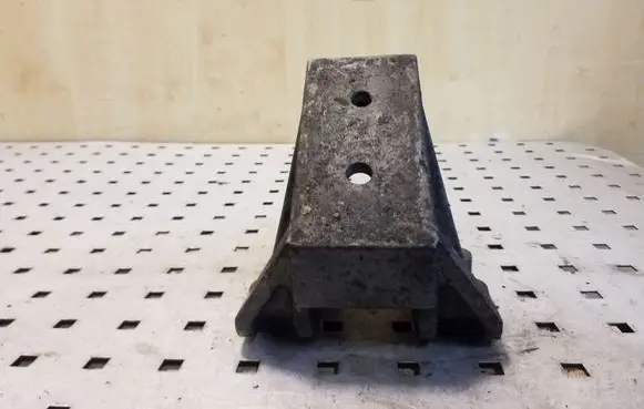 Opel Frontera B Engine mounting bracket