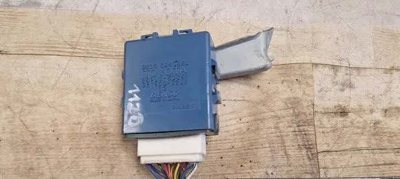 Toyota Yaris Door control unit/module 8598052051 0515003580