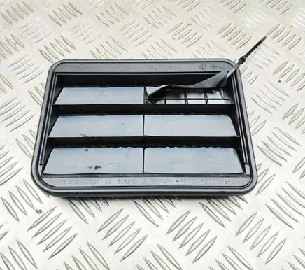 BMW X7 G07 Quarter panel pressure vent 9176945
