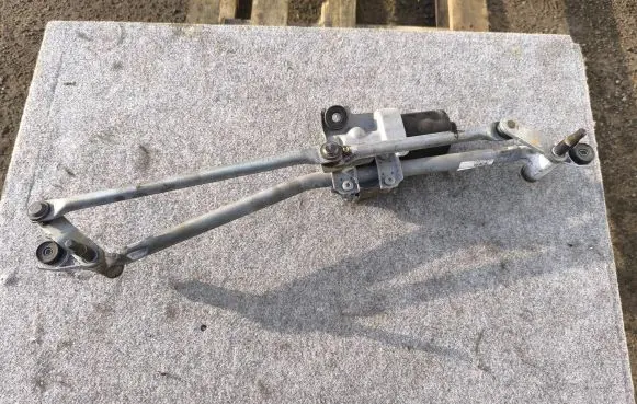 Ford Mustang VI Front wiper linkage and motor W000048326