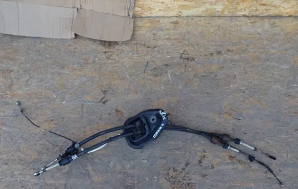 Citroen Berlingo Gear shift cable bracket 
