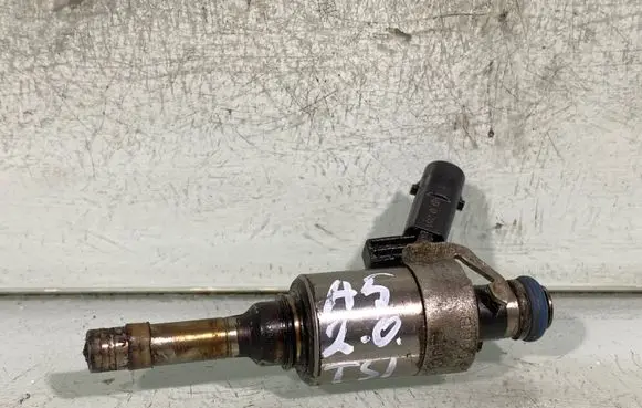 Audi A5 8T 8F Fuel injector 06H906036G