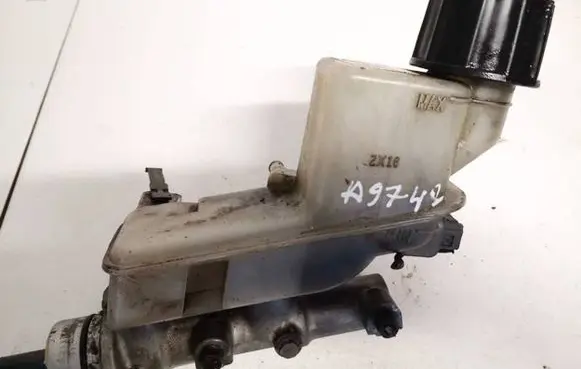 Mazda 6 Brake fluid reservoir 