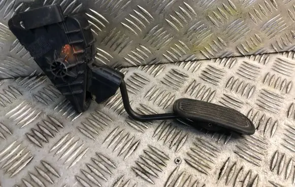 Lexus RX 450H Accelerator throttle pedal 1988003040
