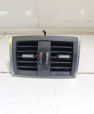 Rear air vent grill