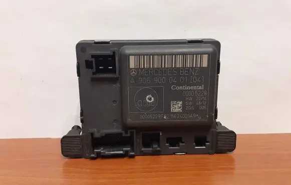 Mercedes-Benz Sprinter W906 Door control unit/module 9155 A9069000401