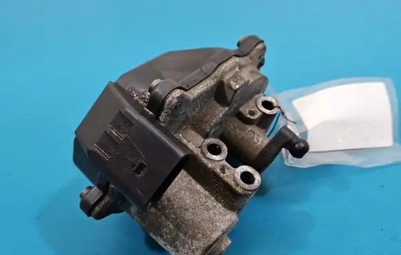 Volkswagen PASSAT B6 Intake manifold valve actuator/motor 06F133482E IMPRK1578435