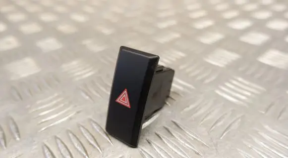 Toyota Prius (XW50) Hazard light switch 8433247050