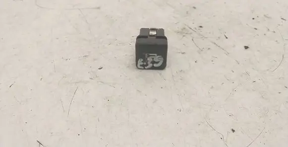 BMW 5 E39 Central locking switch button 8360828