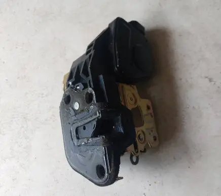 Hyundai Tucson JM Front door lock