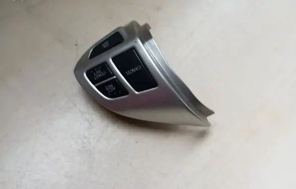 Mitsubishi Outlander Steering wheel buttons/switches 75B473