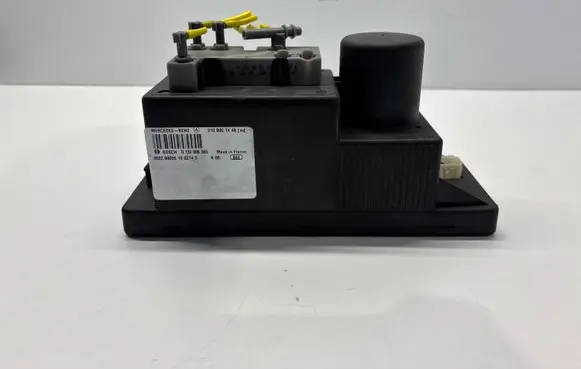 Mercedes-Benz E W210 Door central lock control unit/module 2108001448