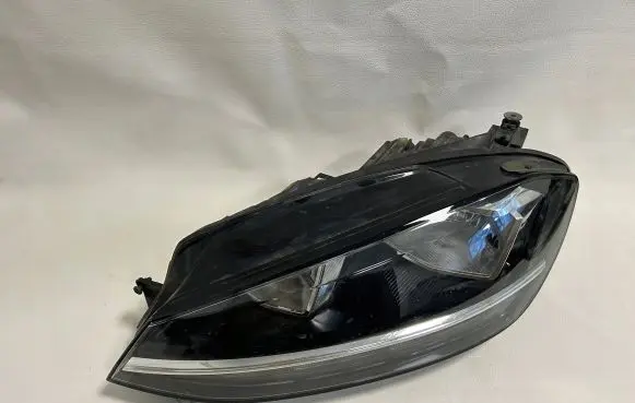 Volkswagen Golf VII Headlight/headlamp