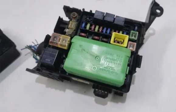 Mitsubishi Outlander Fuse box set 605040568