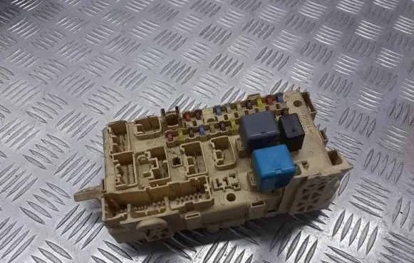 Toyota Avensis T250 Fuse box cover 82641-CA010-F