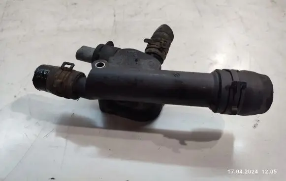 Volkswagen Touran I Thermostat housing 038121132D