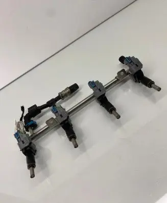 Opel Astra J Fuel injectors set 55562597 55562599