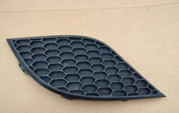 Jeep Grand Cherokee Front bumper lower grill 68143095AB 65551