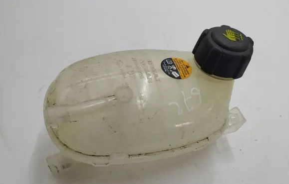 Nissan Juke II F16 Coolant expansion tank/reservoir 217102572R 137KPA