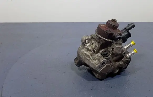 BMW 6 F12 F13 Fuel injection high pressure pump 7823470