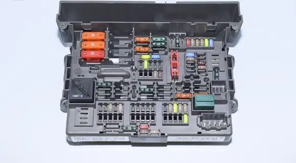 BMW 1 E81 E87 Fuse box set 9119446