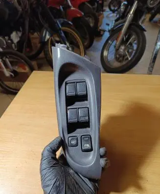Nissan Almera N16 Front door window switch trim 80961