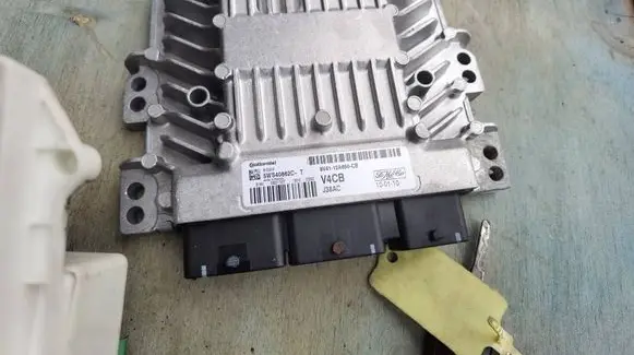 Ford Kuga I Engine control unit/module 8V4112A650CB 5WS40862CT