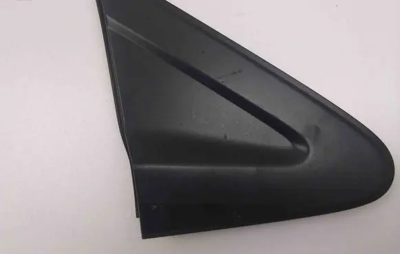 Fender trim (molding)