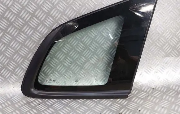 KIA Carens III Rear side window 
