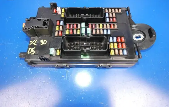Volvo XC90 Fuse module 31346672 30062015 K067R