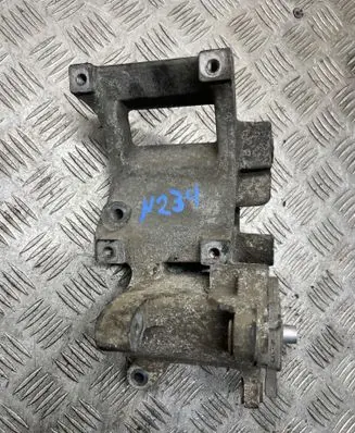 Toyota Land Cruiser (J120) Generator/alternator bracket 