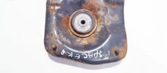 Renault Espace II Coil spring mount 