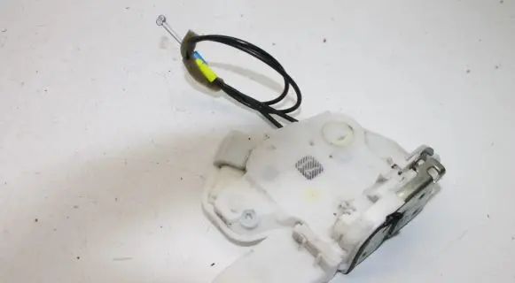 Mitsubishi Outlander Front door lock