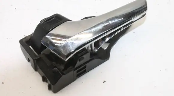 Toyota RAV 4 (XA40) Front door interior handle