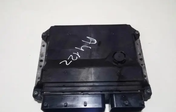Toyota Avensis T270 Engine control unit/module 8966105d30