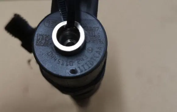 Opel Astra H Fuel injector 0445110243