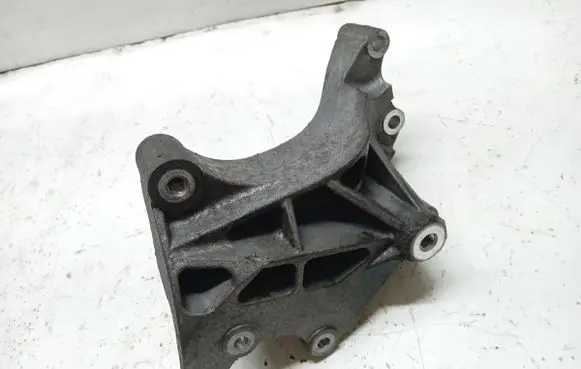 Mitsubishi Outlander Generator/alternator bracket 4450A7884