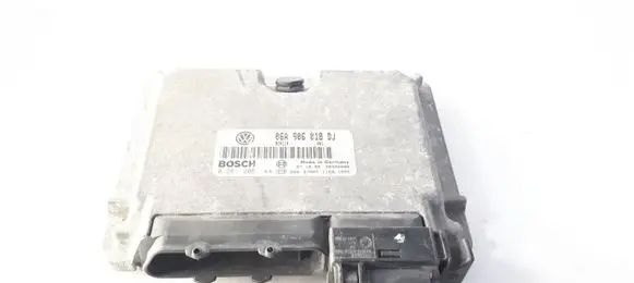 Skoda Octavia Mk1 (1U) Engine control unit/module 0261206144 06A906018DJ