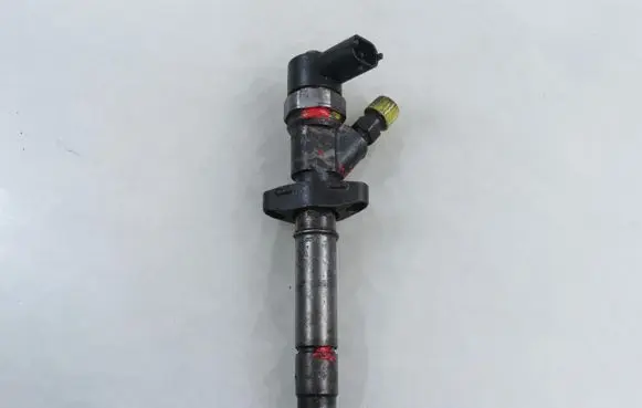 Opel Vivaro Fuel injector 8200101135 0445110087