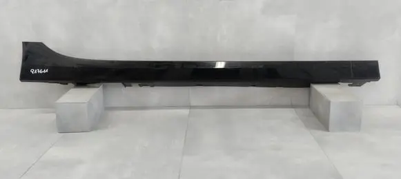 BMW 1 F40 Front sill (body part) 51777461382
